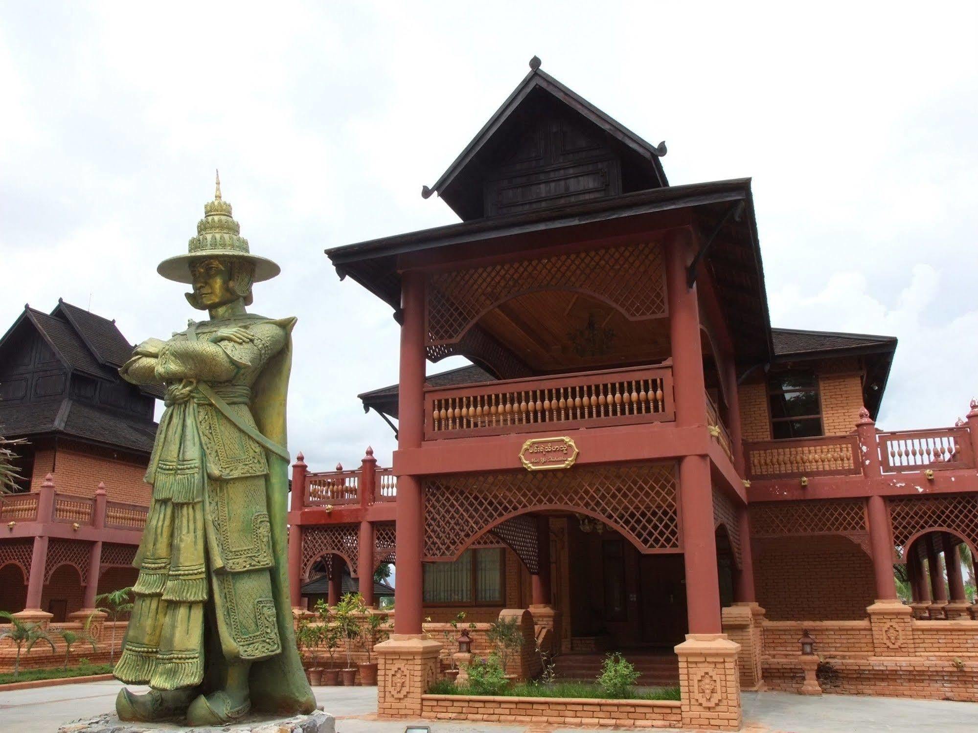 Kma Kaytumadi Hotel Taungoo Екстер'єр фото