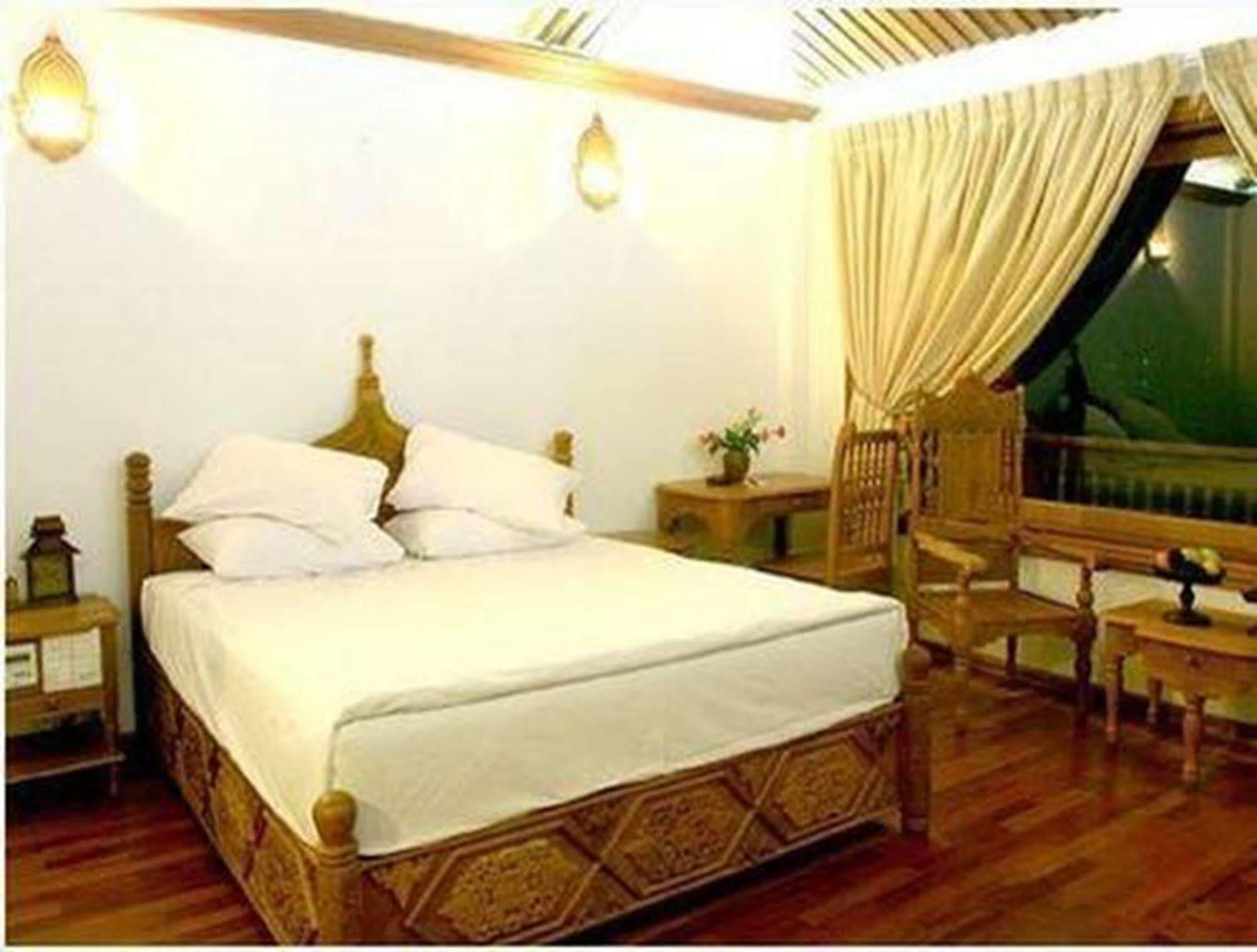 Kma Kaytumadi Hotel Taungoo Екстер'єр фото